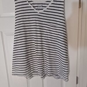 Time And Tru Black and White Boxy Sleeveless Tank Top